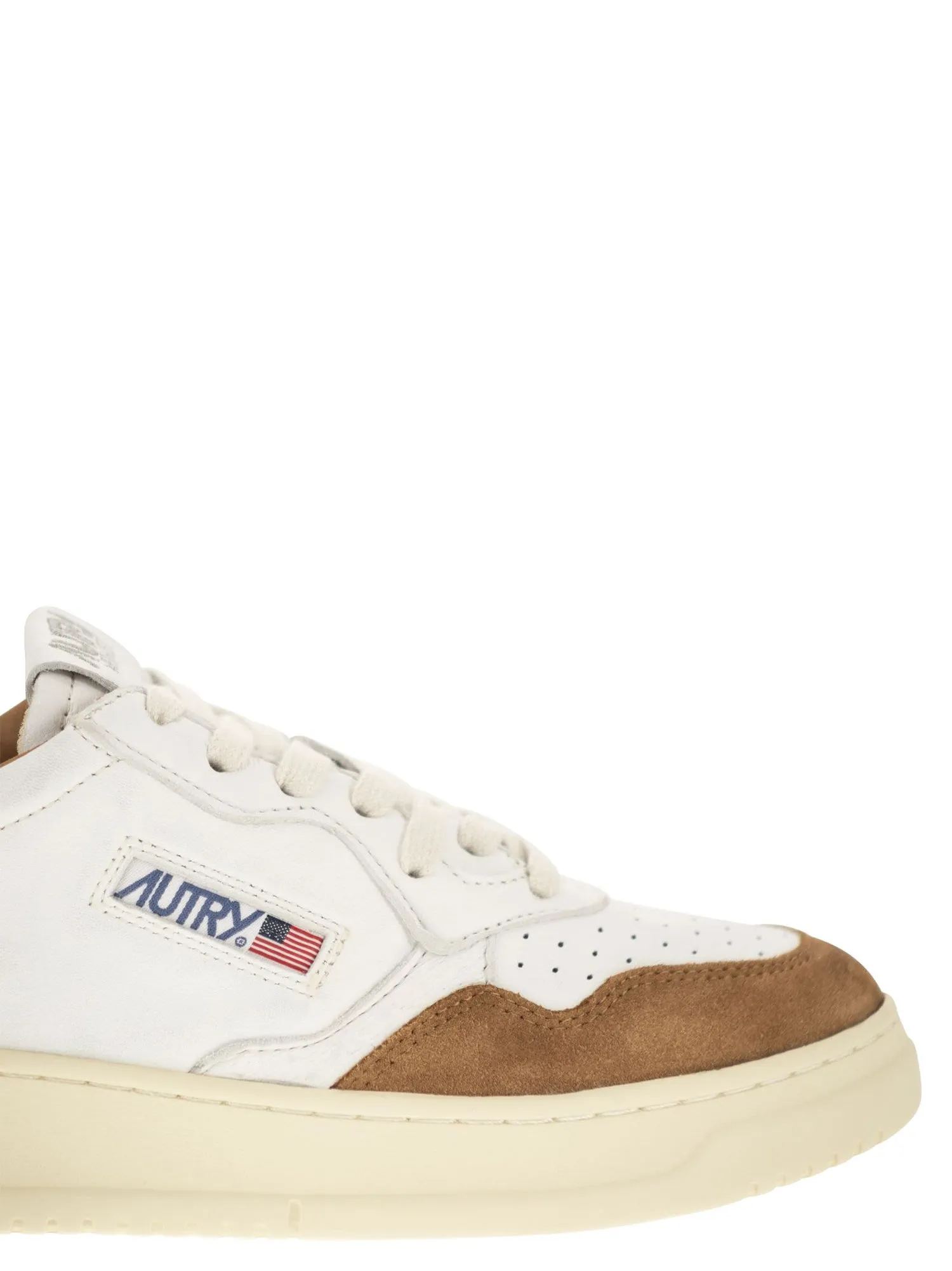 Autry    Autry Medalist Low Sneakers In Goatskin And Suede